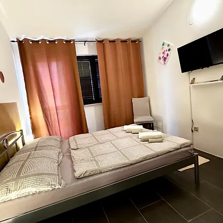 Cozy Nelo Near The